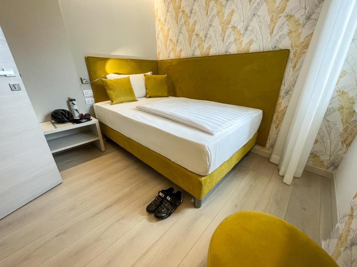 Hotel Stella Alpina มัลเชซิเน ภายนอก รูปภาพ