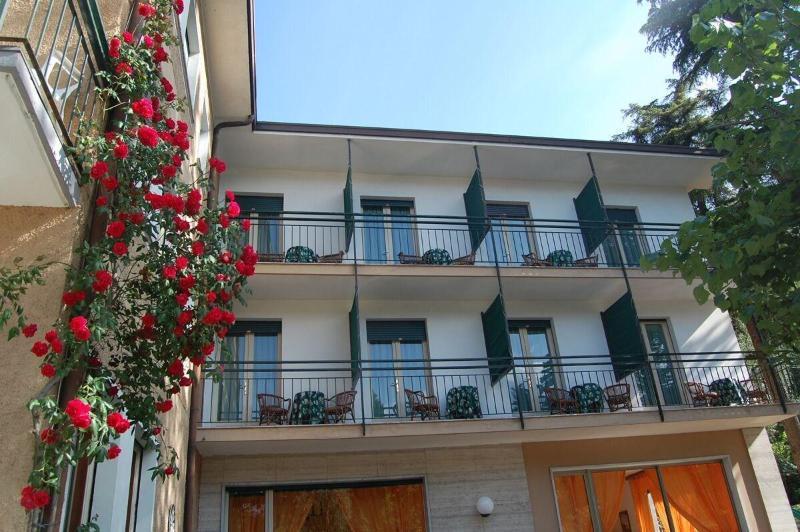 Hotel Stella Alpina มัลเชซิเน ภายนอก รูปภาพ