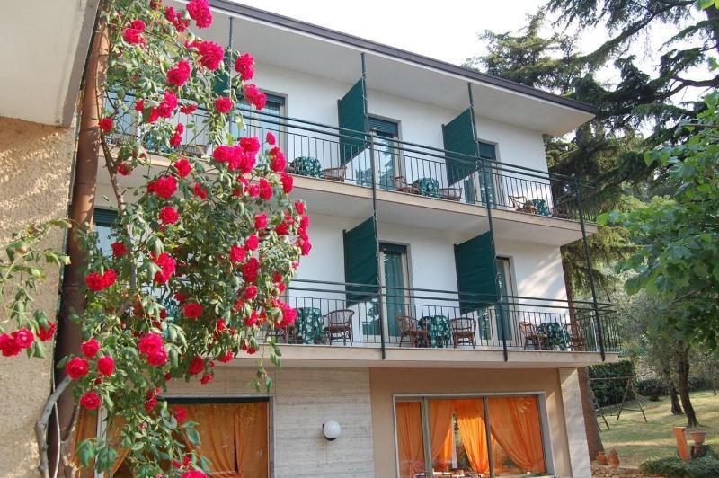 Hotel Stella Alpina มัลเชซิเน ภายนอก รูปภาพ