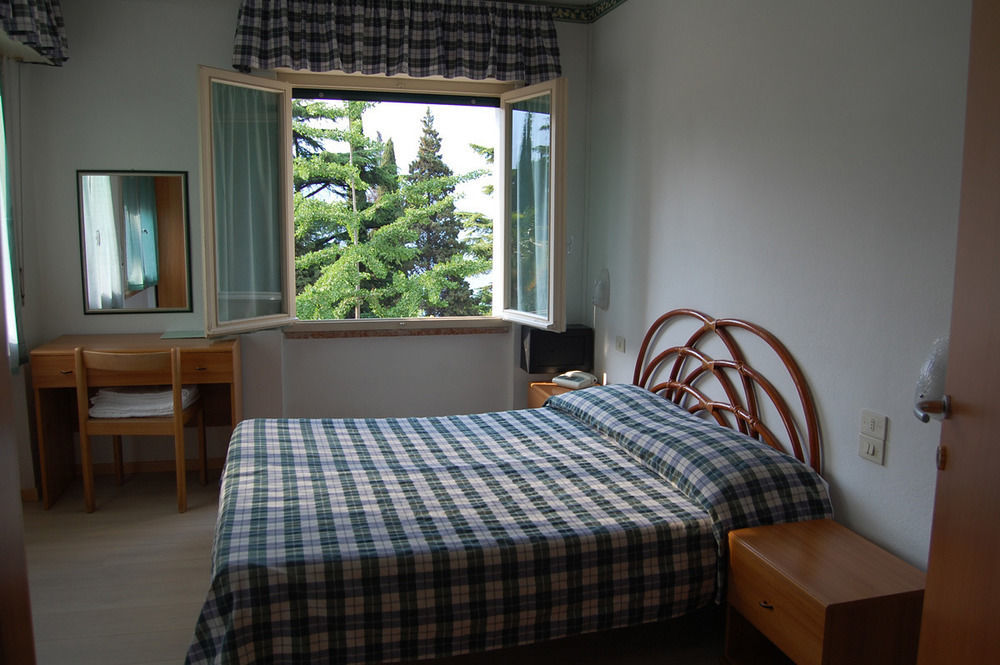Hotel Stella Alpina มัลเชซิเน ภายนอก รูปภาพ