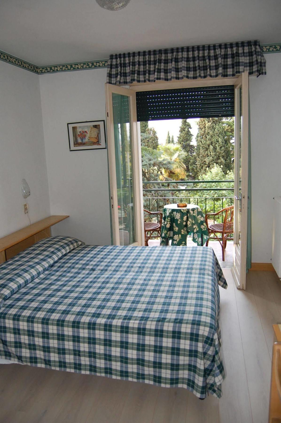 Hotel Stella Alpina มัลเชซิเน ภายนอก รูปภาพ